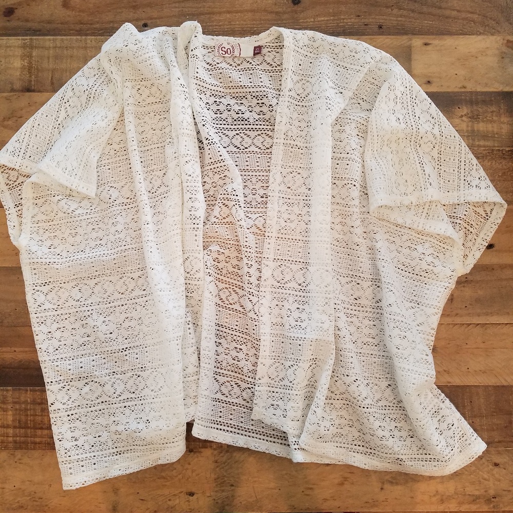 Lace Pattern Cream So Brand Shawl - Size XS